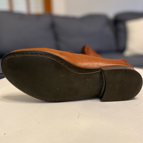 SOLD - Johnston & Murphy Men’s Cresswell Venetian Leather Penny Loafers - Picture 4 of 9